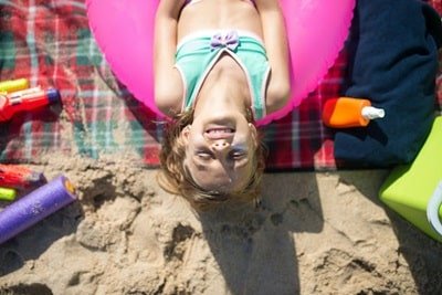 علاج حروق الشمس عند الأطفال